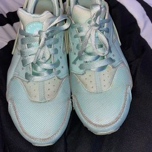 Nike Women’s huaraches!